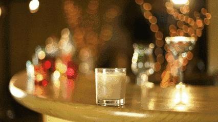 杯莫停上一句是什么，畅饮不停的诗意时刻，舞动在夜晚的欢乐节奏中